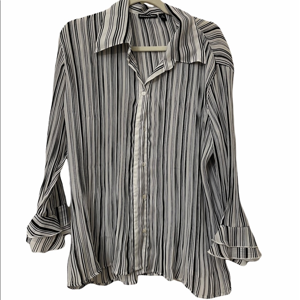 Slimming effect button down blouse - Picture 2 of 3